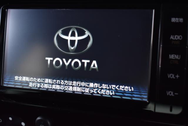 純正ＳＤナビゲーションシステム　フルセグＴＶ／Ｂｌｕｅｔｏｏｔｈ／ＤＶＤ／ＣＤ等、キャンセラー付きで運転中もご視聴可能でございます♪バックモニターで駐車をサポートし、安心して運転して頂けます