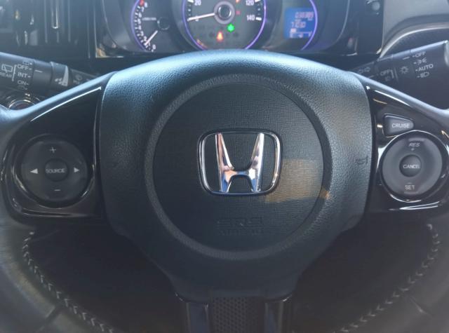 ステアリングスイッチ付きです♪ハンドルから手を離さずにオーディオ操作ができて安全で便利です♪