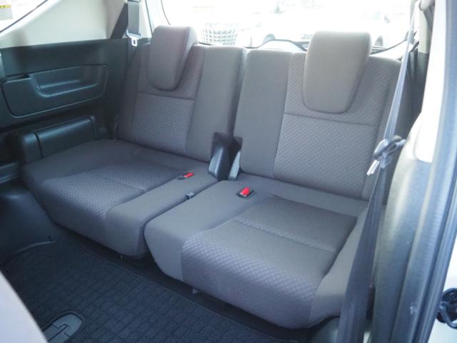 6人乗り！3列目は跳ね上げ収納可能です♪
