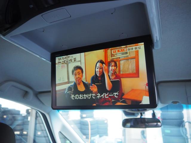 11.6インチ純正フリップダウンモニター搭載！後席の方も退屈せずドライブを楽しんで頂けます♪