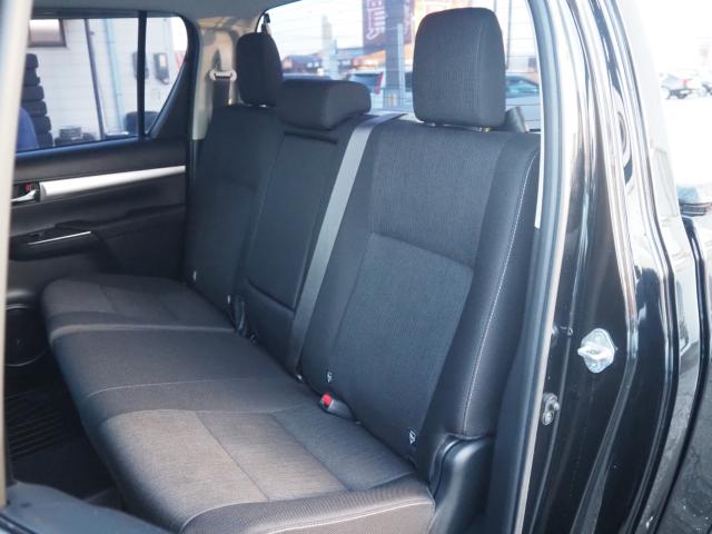 広々とした２列目は居住性が高く、快適なドライブが楽しめます♪