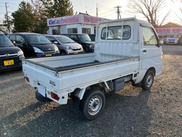 緑のトークアプリより左下のホームを押して”シエルオートワークス”と検索すると当店公式アカウントとトークできます。来店予約や下取価格査定など出来ます。お気軽に友達登録してくださいね。