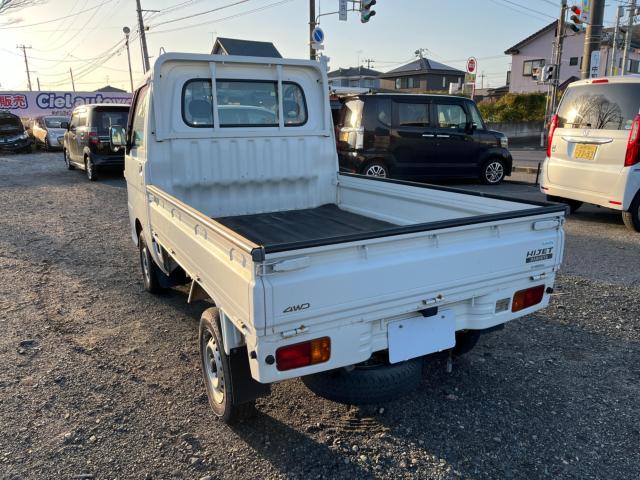 板金塗装も格安で承ります。外装が気になる方は別途見積りいたします。詳しくは来店時ご確認ください☆カスタム・追加メンテ・タイヤ組換・自動車保険などもお気軽にご相談ください。