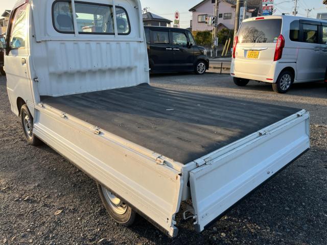 板金塗装も格安で承ります。外装が気になる方は別途見積りいたします。詳しくは来店時ご確認ください☆カスタム・追加メンテ・タイヤ組換・自動車保険などもお気軽にご相談ください。