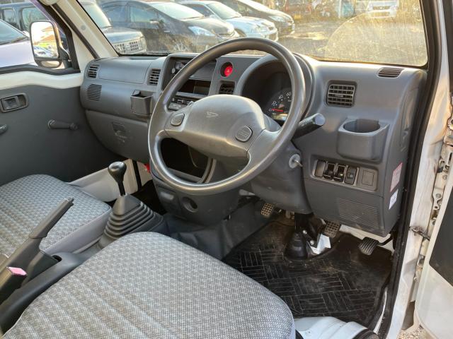 ご来店希望の方は事前に連絡をいただけると助かります。カーセンサーの［来店予約をする］ボタンからお気軽に予約下さい。緑色のトークアプリ公式アカウントや電話等でも予約できますのでお気軽にご連絡ください。