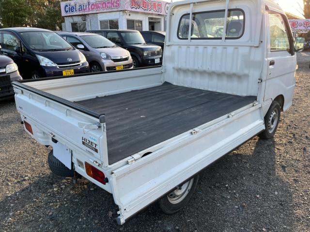 緑のトークアプリより左下のホームを押して”シエルオートワークス”と検索すると当店公式アカウントとトークできます。来店予約や下取価格査定など出来ます。お気軽に友達登録してくださいね。