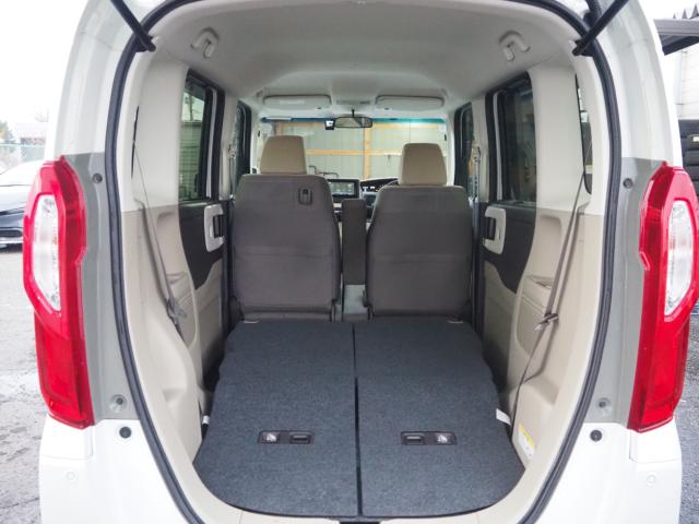 ☆広々した荷室はゴルフバック等の大きな荷物も積めます♪