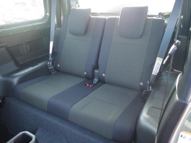 広々とした２列目は居住性が高く、快適なドライブが楽しめます♪