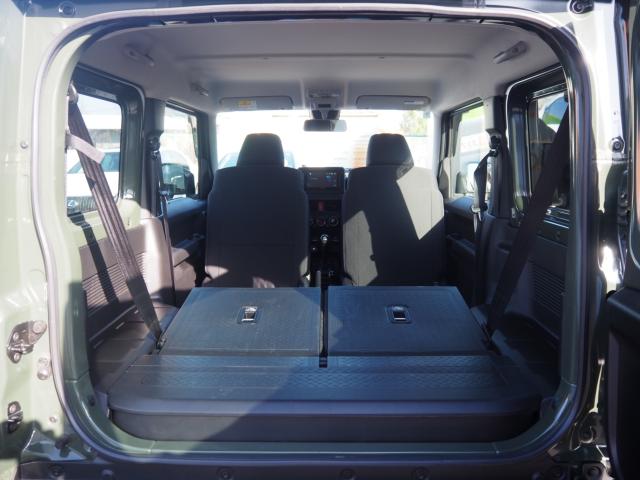 ☆広々した荷室はゴルフバック等の大きな荷物も積めます♪