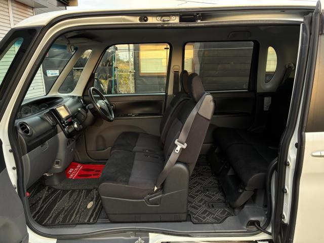 センターピラーレスの為、大きな荷物を乗せやすいです。