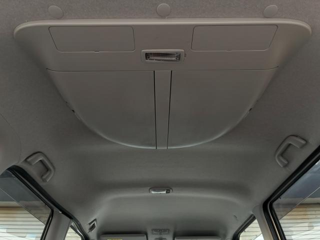 天井に収納スペースございます