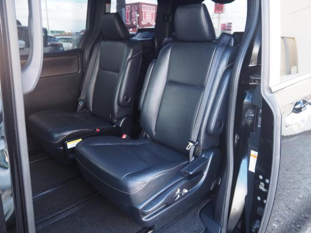 広々とした2列目は居住性が高く、快適なドライブが楽しめます♪