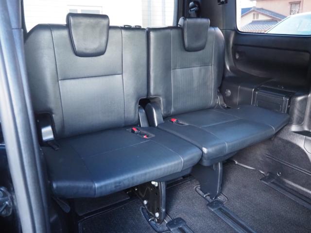 7人乗り!3列目は跳ね上げ収納可能です!