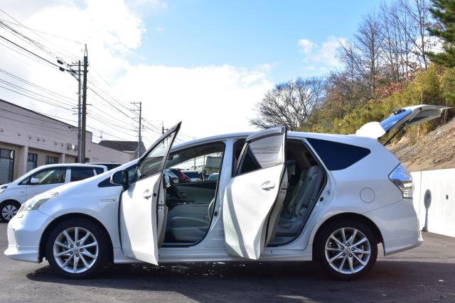 プリウスα(新潟県新潟市西区)