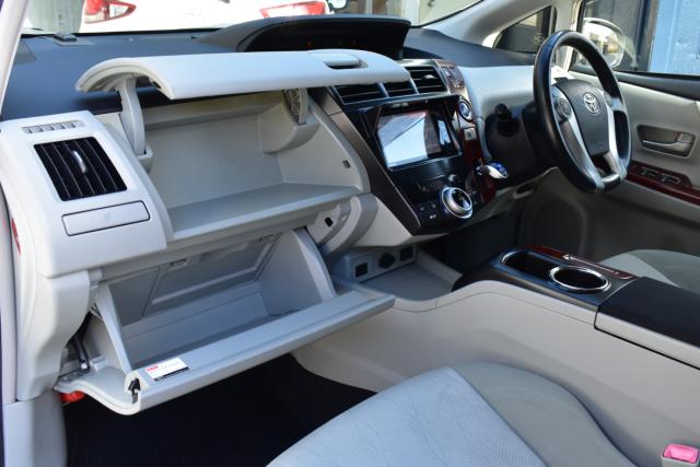 プリウスα(新潟県新潟市西区)