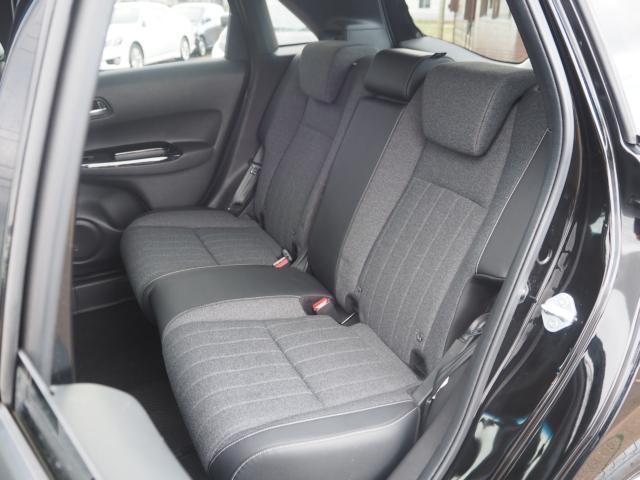 広々とした2列目は居住性が高く、快適なドライブが楽しめます♪