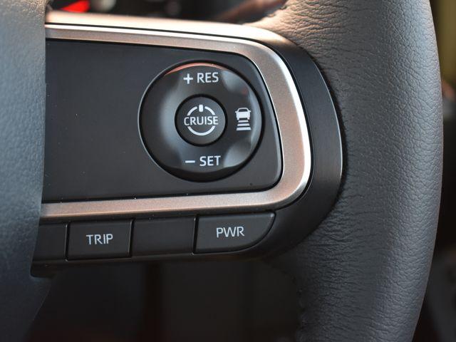 アダプティブクルーズコントロール：先行車がいても車間距離を保ち追従できるので、高速道路などの走行時に使うと便利です♪
