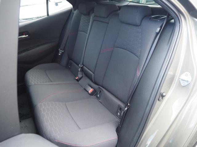広々とした２列目は居住性が高く、快適なドライブが楽しめます♪