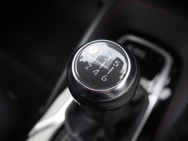 人気の6速MT車！操作性も良く、運転の楽しみを感じながらドライブを楽しんで頂けます♪