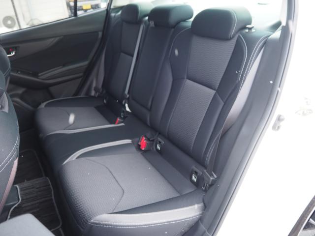 広々とした2列目は居住性が高く、快適なドライブが楽しめます♪