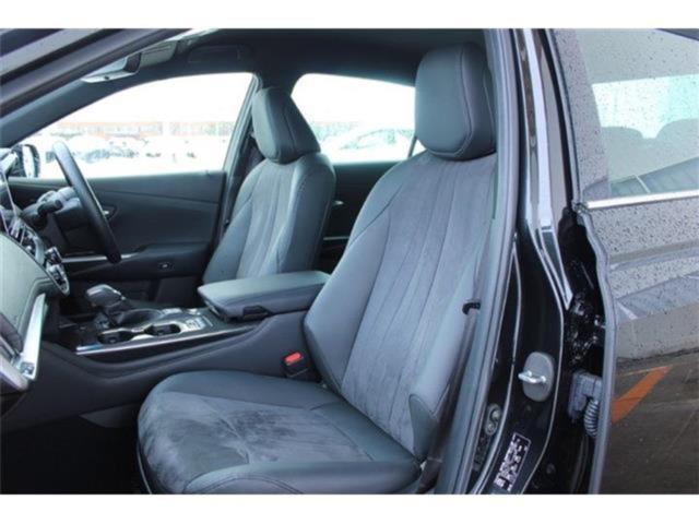 クラウンハイブリッド（新潟県新潟市東区）