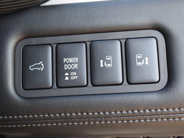 エレクトリックテールゲート　両側パワースライドドア