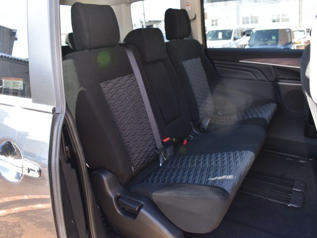 ２列目シート　８人乗り