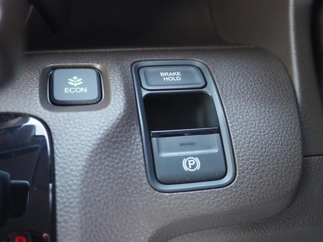 停車時にも足に負担のかからないホールドブレーキも搭載しております♪