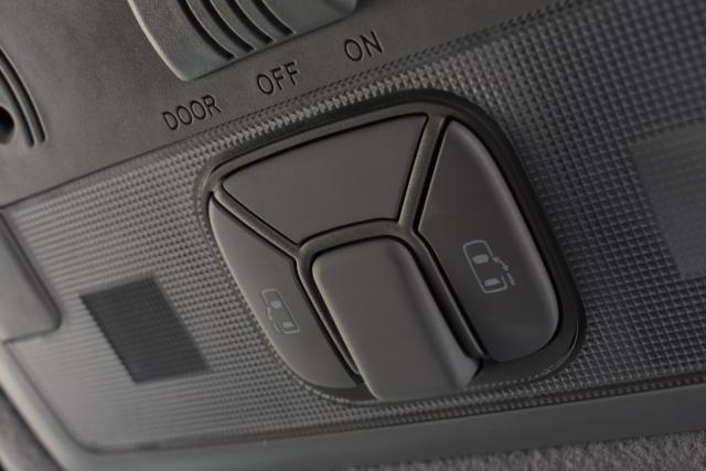 両側電動スライドドア♪