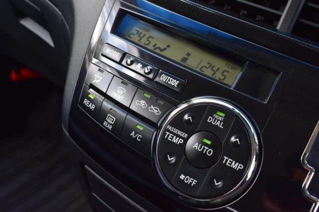 ☆左右独立オートエアコン☆