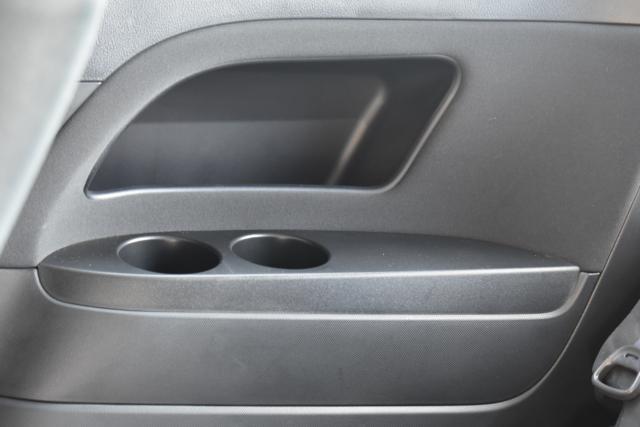 3列目にもドリンクホルダーがございます♪