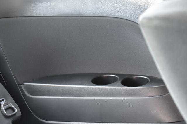 3列目にもドリンクホルダーがございます♪