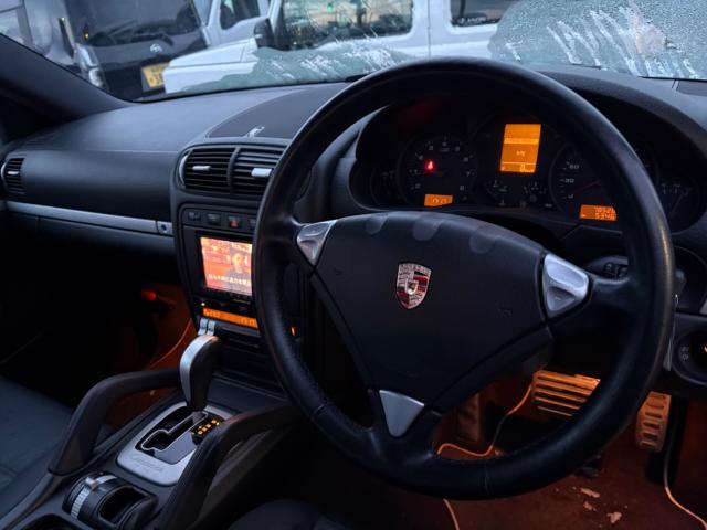 ポルシェ カイエン(新潟県長岡市)