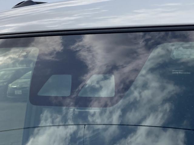 スマートアシスト3搭載!衝突回避支援ブレーキ、衝突警報、車線逸脱、誤発進抑制、オートハイビーム、コーナーセンサー、先行車発進お知らせなど安全に嬉しい機能が充実した一台です♪