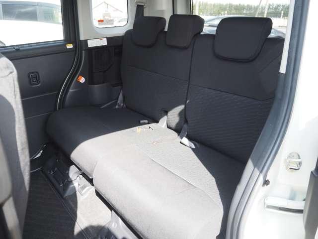 広々とした2列目は居住性が高く、快適なドライブが楽しめます♪