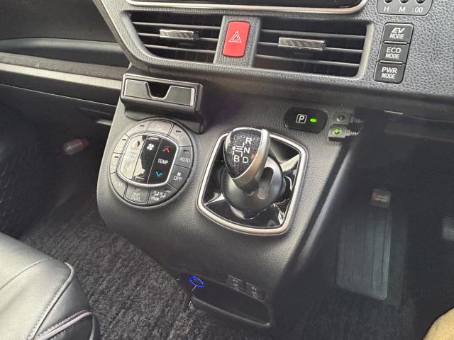 ヴォクシーハイブリッド(新潟県新潟市南区)