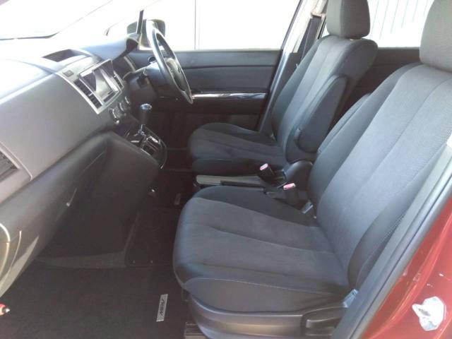 運転席と助手席のシートには目立つ擦れやキズ等もなくキレイな状態です♪シートのクッション性も良く座り心地も良好です♪