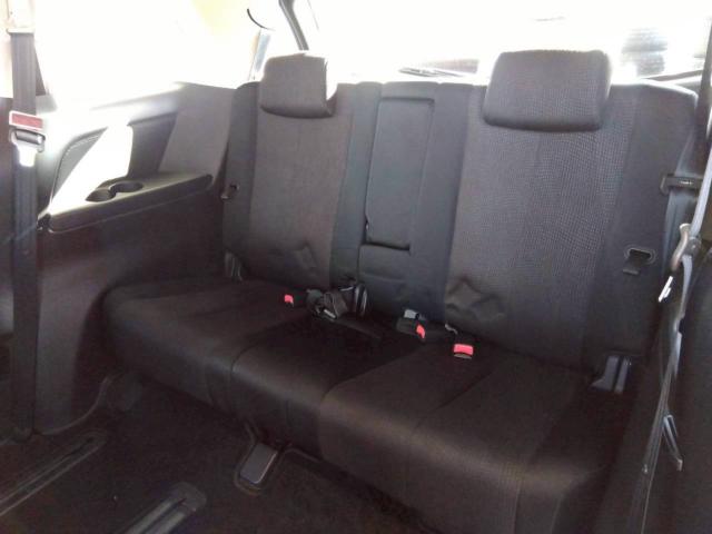 ３列目シートは大人二人が乗っても十分なスペースが確保されております♪