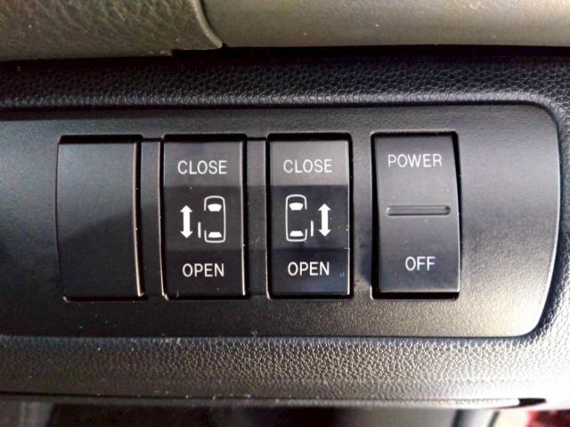 運転席からも操作可能なパワースライドドア♪挟み込み防止もあり小さなお子様にも安心♪隣のお車を気にすることなく開閉可能♪