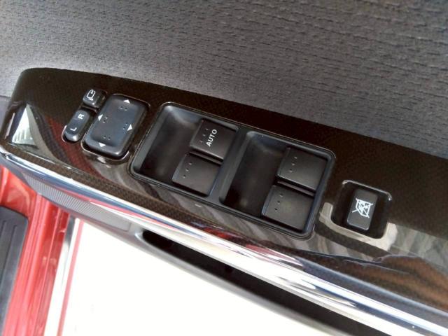 パワーウインドウ♪全席パワーウィンドウです♪ドアミラーの調整＆格納もスイッチ操作♪