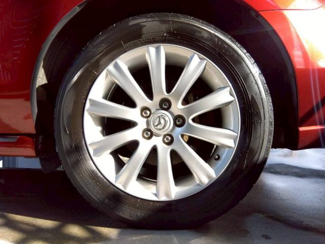 ２１５／６０Ｒ１７♪ノーマルタイヤ純正アルミホイール装着車♪各種アルミホイールや、スタッドレスタイヤも取扱いしております。是非ご相談ください♪