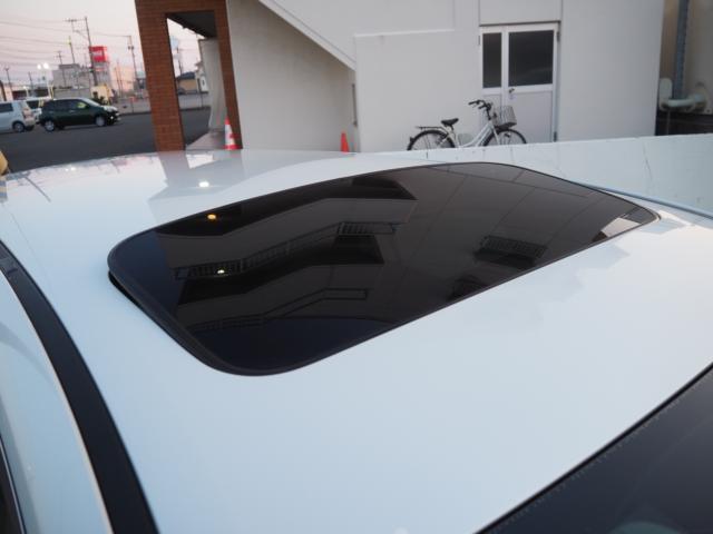サンルーフ搭載！外装も更に高級感のある印象になります♪