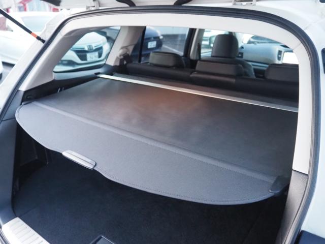 外から荷物が見えづらく、日差しもシャットアウトしてくれるトノカバー付きでお買い物も安心♪