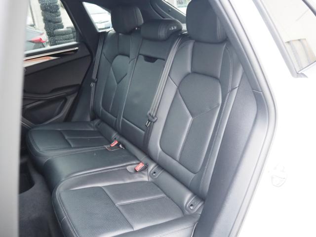 ポルシェマカン（新潟県新潟市西区）