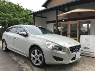 ボルボ V60ドライブe コスミックホワイトボディ