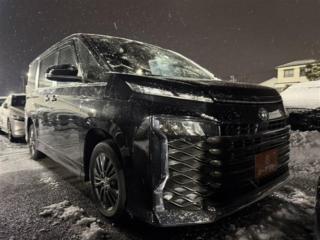 ヴォクシーハイブリッド 1．8 ハイブリッド S-Z E-Four 4WD 禁煙車 純正10．5インチナビ 純正14インチ後席モニター バックカメラ フルセグTV ハーフレザーシート シートヒーター トヨタセーフティセンス 