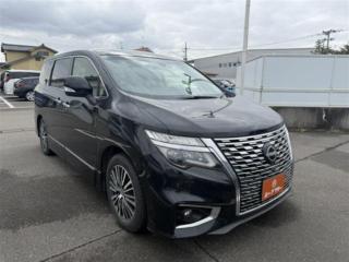 エルグランド 2．5 250ハイウェイスターS 4WD 禁煙車 純正ナビ バックカメラ フルセグTV 両側電動スライドドア ハーフレザーシート オットマン 360度セーフティアシスト LEDヘッドライト フロントフ