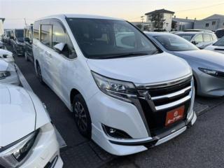 エスクァイア 2．0 Gi ワンオーナー 禁煙車 純正ナビ フルセグTV TRDエアロ シートヒーター 黒革シート 両側電動スライドドア LEDヘッドライト フロントフォグライト トヨタセーフティセンス Bluet