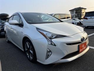 プリウス 1．8 A ツーリングセレクション 禁煙車 純正9インチナビ フルセグTV バックカメラ レーダークルーズコントロール ブラインドスポットモニター 黒革温熱シート ETC