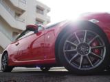 OP装備の10本スポークガンメタリック塗装17インチAWが足元を煌びやかせます♪